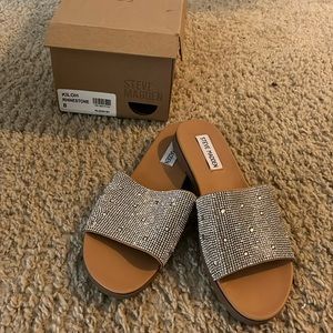 New Without Tags silver Steve Madden slides size 8.